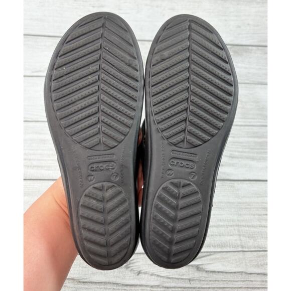 Crocs Sanrah Hammered Metal Circle Slide Sandals Black/Silver Size 7 - Picture 4 of 4